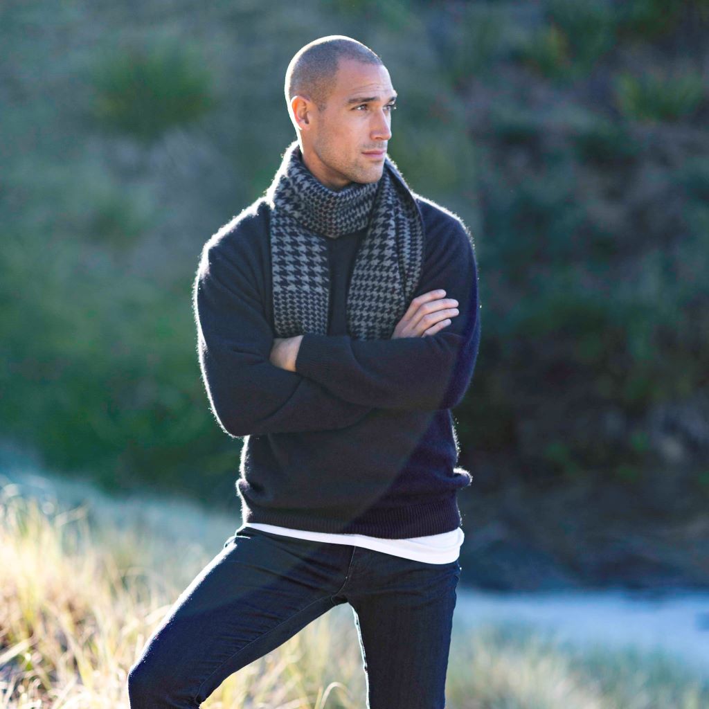 KORU MERINO POSSUM v-neck SWEATER