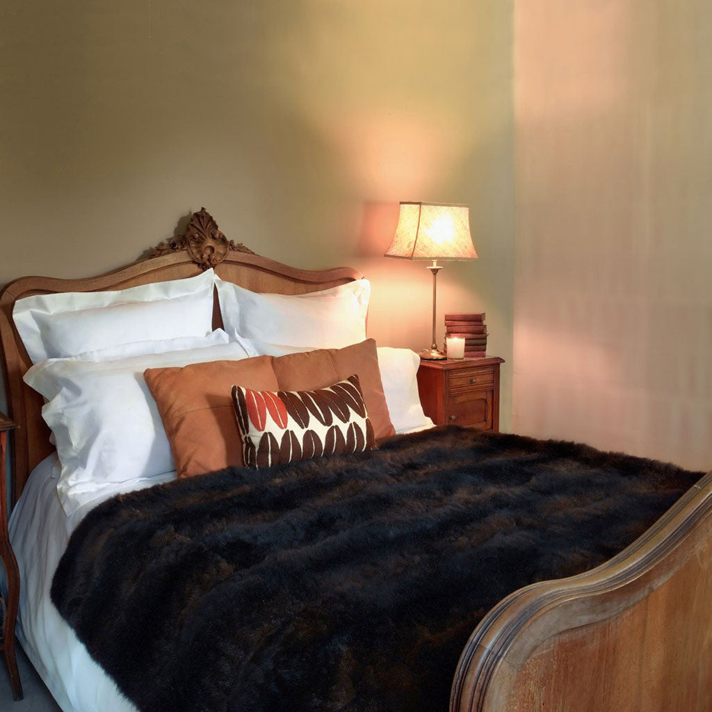 throw-brown-bed.jpg